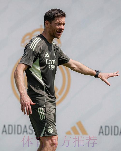 阿隆索:我知道那些关于皇马的传闻 但我专注眼下 阿隆索:我知道那些关于皇马的传闻 但我专注眼下